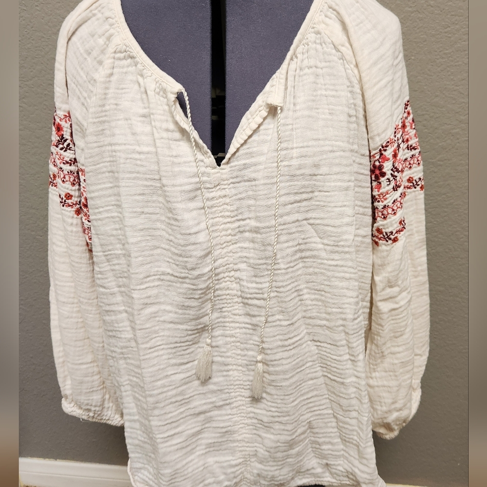 Old Navy White and Red  3/4 Sleeve Blouse